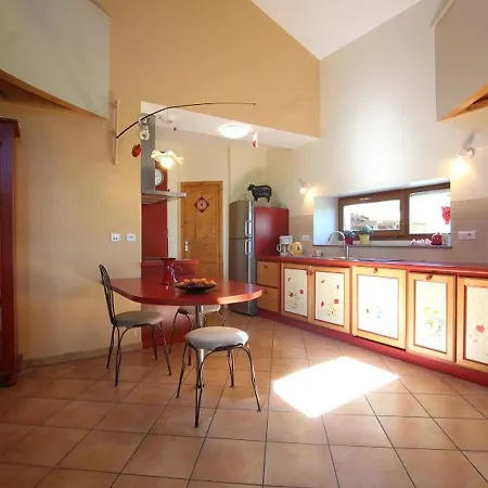 Familial Avec Equipement Bebe, Terrasse Et Jardin Clos A - Fr-1-582-192 Holiday home